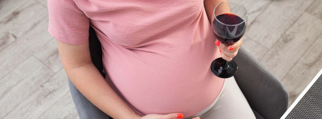 Image of a pregnant woman holding a glass of wine - Celebrities With Fetal Alcohol Syndrome - Purpose Healing Center