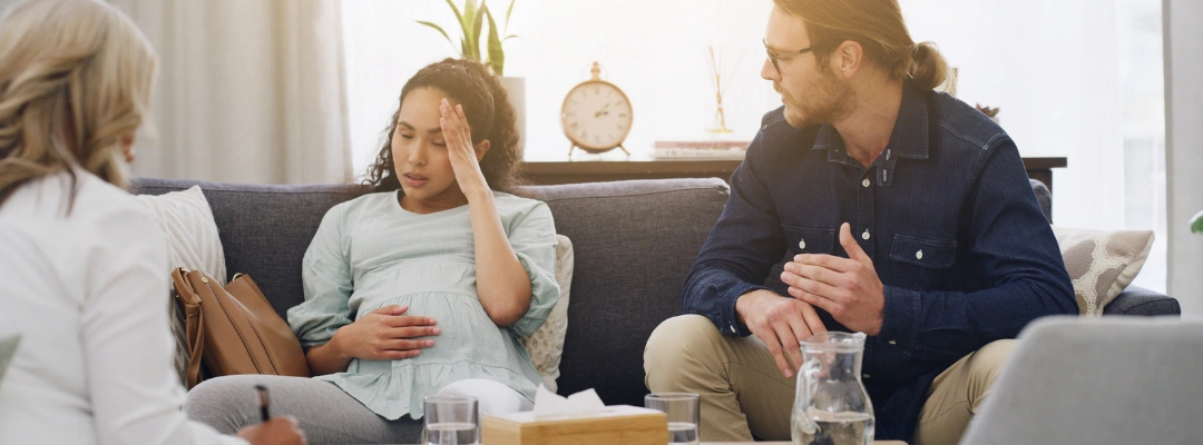 Image of counselor talking with a pregnant woman about early intervention and recovery options